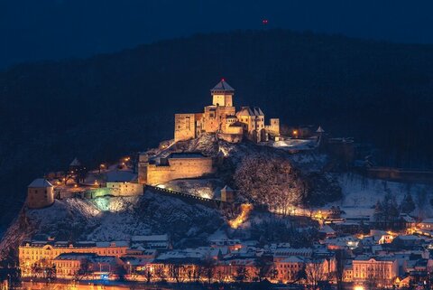 Trenčianske múzeum získalo 200 000 € na rekonštrukciu slávnostného osvetlenia Trenčianskeho hradu