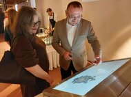 Digitálna bádateľňa - Mgr._Peter_Martinisko__riaditel_Trencianskeho_muzea_v_Trencine_a_Ing._Martina_Lamackova__predsednicka_Euroregionu_Bile-Biele_Karpaty_pri_slavnostnom_otvoreni_digitalnej_badatelne__Trenciansky_hrad